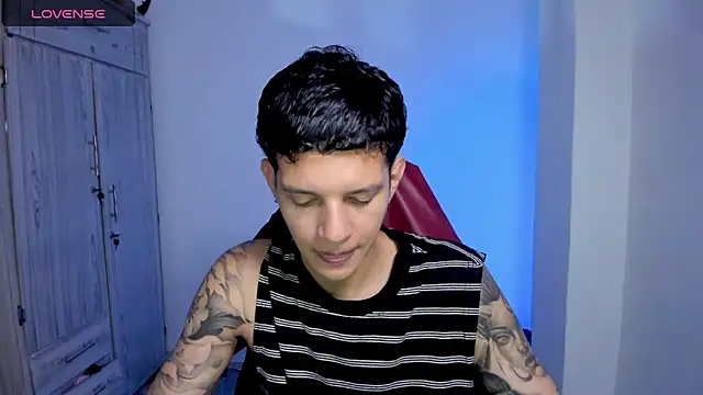 Snapshot of tylerrnova chatting on 06.18.26 tylerrnova online show from 06.18.26