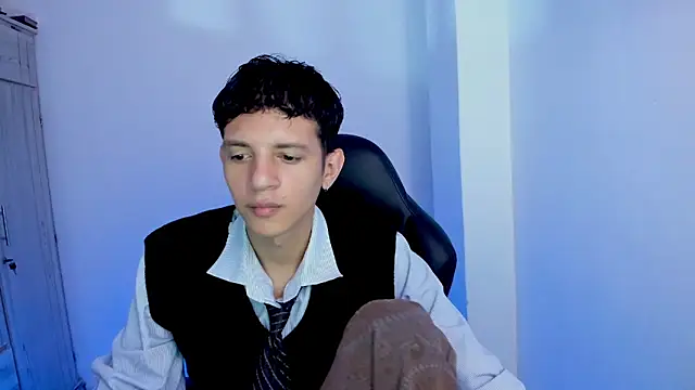 Snapshot of tylerrnova chatting on 07.24.26 tylerrnova online show from 07.24.26