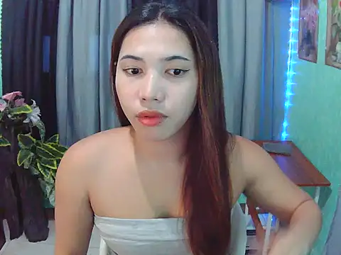 Snapshot of XCalixa chatting on 07.28.26 XCalixa online show from 07.28.26