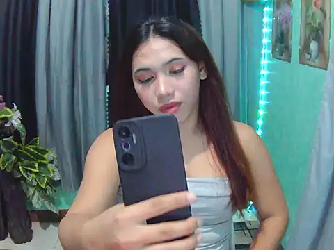 Snapshot of XCalixa chatting on 07.28.26 XCalixa online show from 07.28.26