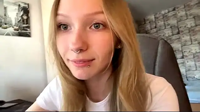 Snapshot of BivalentFalloff chatting on 06.20.26 BivalentFalloff online show from 06.20.26