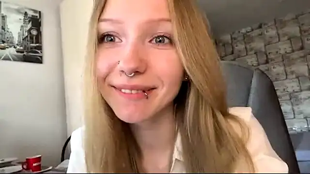 Snapshot of BivalentFalloff chatting on 07.14.26 BivalentFalloff online show from 07.14.26