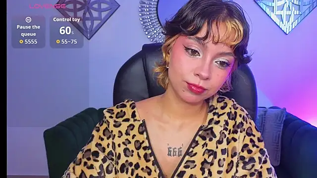 Snapshot of Honeyy_Taylor chatting on 07.14.26 Honeyy Taylor online show from 07.14.26