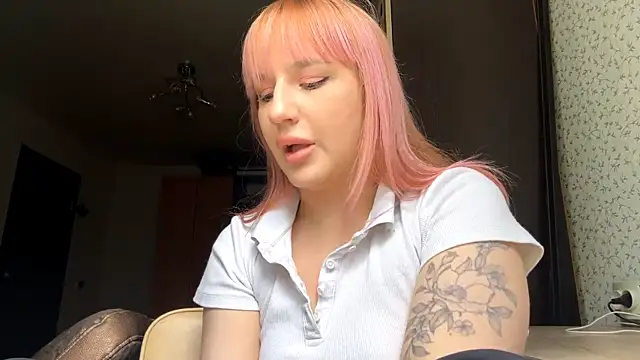 Snapshot of ZadaSnyder chatting on 06.19.26 ZadaSnyder online show from 06.19.26