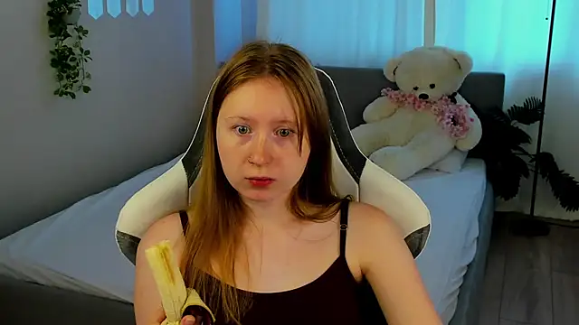 Snapshot of LiliTiny chatting on 08.04.26 LiliTiny online show from 08.04.26