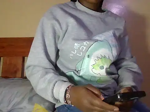 Snapshot of Priscay chatting on 07.17.26 Priscay online show from 07.17.26