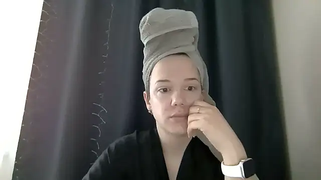 Snapshot of Nivella chatting on 06.24.26 Nivella online show from 06.24.26