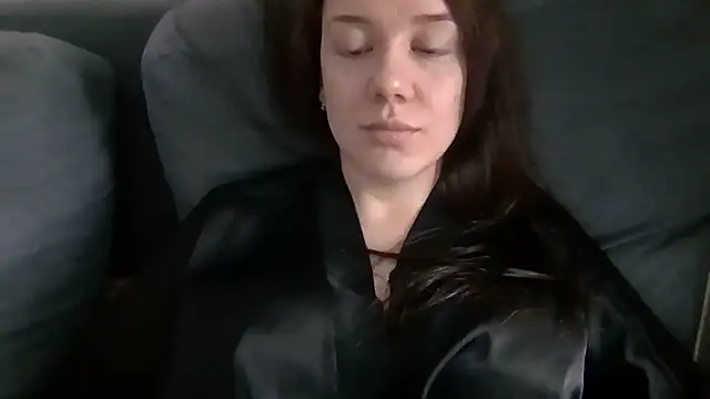 Snapshot of Nivella chatting on 06.25.26 Nivella online show from 06.25.26