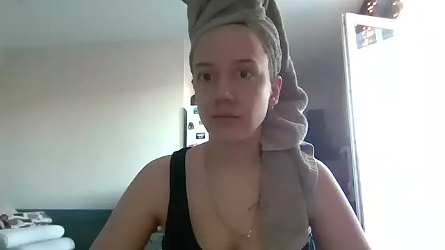 Snapshot of Nivella chatting on 07.02.26 Nivella online show from 07.02.26