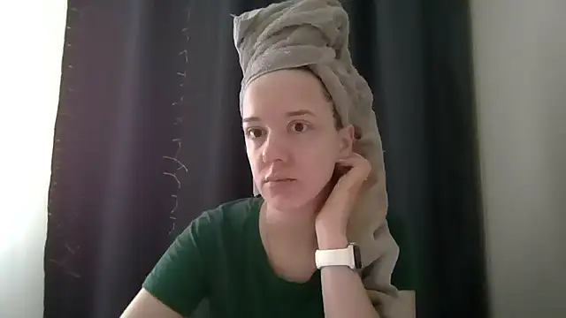 Snapshot of Nivella chatting on 07.06.26 Nivella online show from 07.06.26