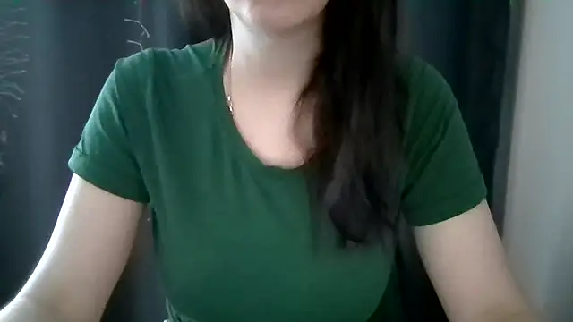Snapshot of Nivella chatting on 07.14.26 Nivella online show from 07.14.26