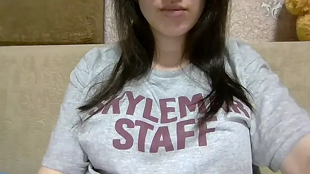 Snapshot of Nivella chatting on 07.18.26 Nivella online show from 07.18.26