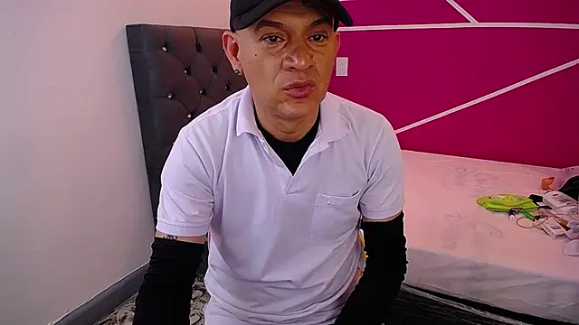 Snapshot of Cesirry_ chatting on 06.30.26 Cesirry online show from 06.30.26