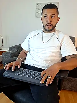 Snapshot of BrunoSilva_ chatting on 08.03.26 BrunoSilva online show from 08.03.26