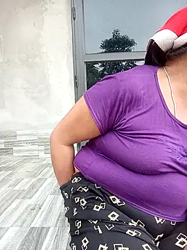Snapshot of NyloveSquirt chatting on 08.03.26 NyloveSquirt online show from 08.03.26