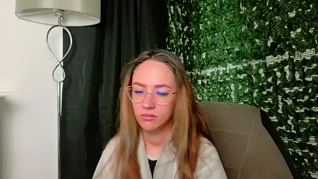 Nicole Bliss online show from 07.12.26