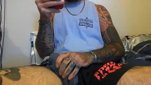 Snapshot of tatsnthick11 chatting on 07.19.26 tatsnthick11 online show from 07.19.26