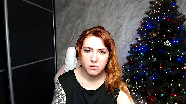 Snapshot of Reginasmilee chatting on 12.17.25 Reginasmilee online show from 12.17.25