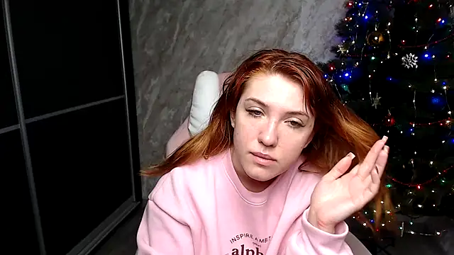 Snapshot of Reginasmilee chatting on 12.18.25 Reginasmilee online show from 12.18.25