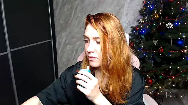 Snapshot of Reginasmilee chatting on 12.19.25 Reginasmilee online show from 12.19.25