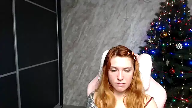 Snapshot of Reginasmilee chatting on 12.21.25 Reginasmilee online show from 12.21.25