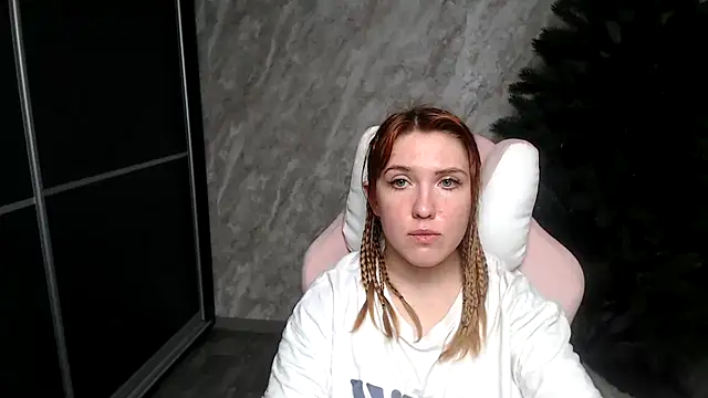 Snapshot of Reginasmilee chatting on 01.10.26 Reginasmilee online show from 01.10.26