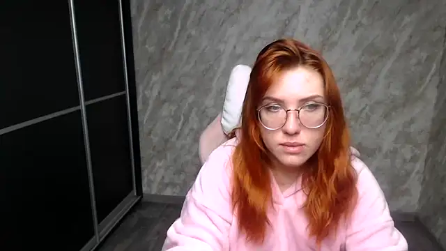 Snapshot of Reginasmilee chatting on 02.02.26 Reginasmilee online show from 02.02.26