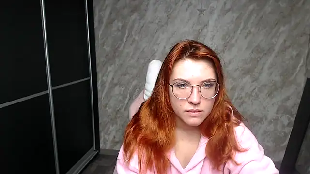 Snapshot of Reginasmilee chatting on 02.04.26 Reginasmilee online show from 02.04.26