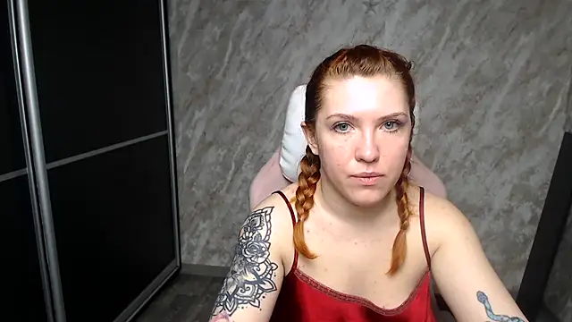 Snapshot of Reginasmilee chatting on 02.14.26 Reginasmilee online show from 02.14.26