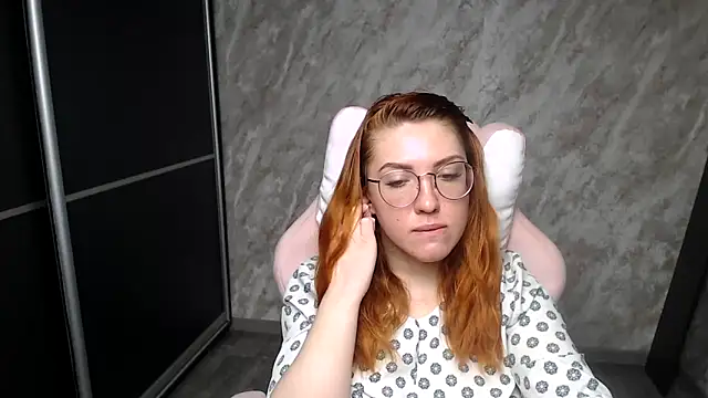 Snapshot of Reginasmilee chatting on 02.15.26 Reginasmilee online show from 02.15.26