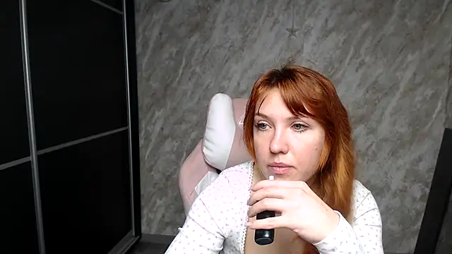 Snapshot of Reginasmilee chatting on 02.24.26 Reginasmilee online show from 02.24.26