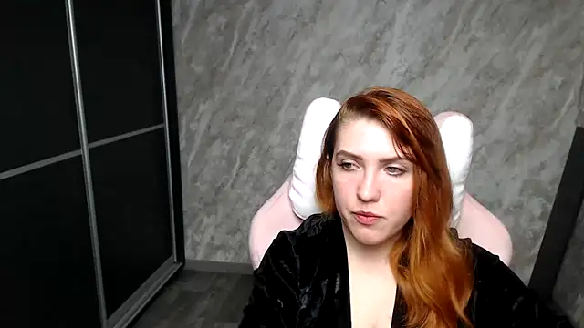 Snapshot of Reginasmilee chatting on 02.24.26 Reginasmilee online show from 02.24.26