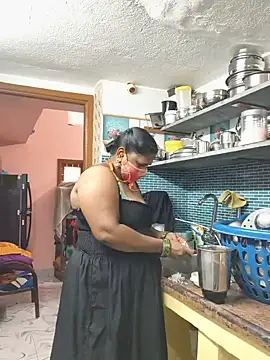 Snapshot of yalini1431 chatting on 07.05.26 yalini1431 online show from 07.05.26