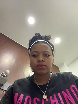 Isa Giraldo1 online show from 06.23.26
