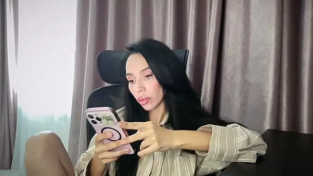 Snapshot of Lioraxa chatting on 07.13.26 Lioraxa online show from 07.13.26