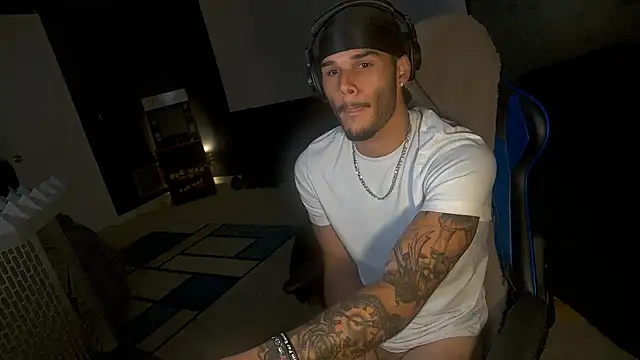 Snapshot of Kylewhitedgs chatting on 06.30.26 Kylewhitedgs online show from 06.30.26