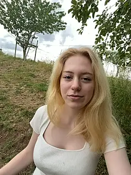 Snapshot of CarlottaRose chatting on 07.01.26 CarlottaRose online show from 07.01.26