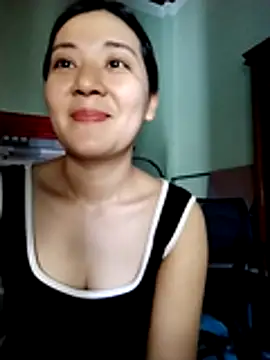 Snapshot of Lyrose_2k chatting on 07.05.26 Lyrose 2k online show from 07.05.26