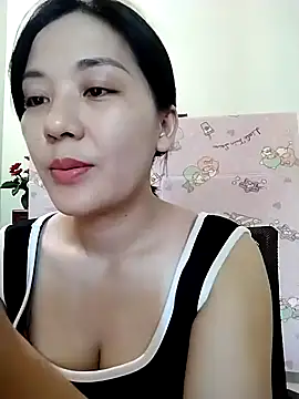 Snapshot of Lyrose_2k chatting on 07.30.26 Lyrose 2k online show from 07.30.26