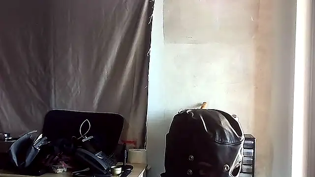 Snapshot of mikey-s-cort chatting on 07.04.26 mikey-s-cort online show from 07.04.26