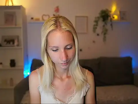 PiperPerri18 online show from 07.07.26