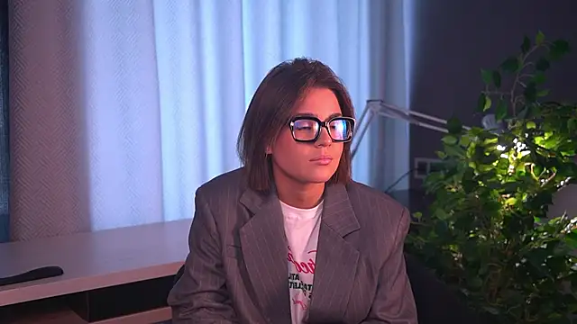 LovettaBenne online show from 07.10.26