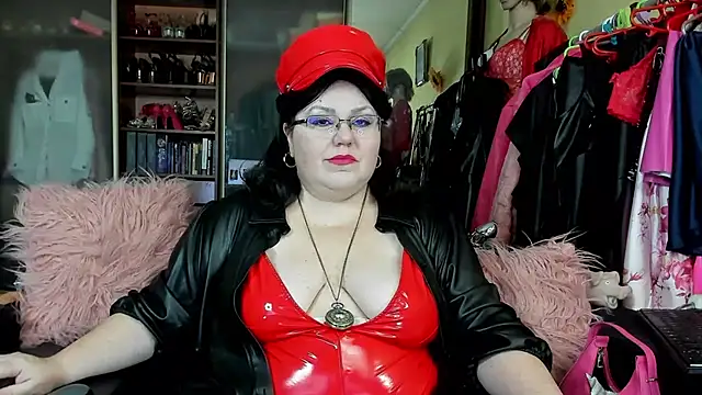 KaryQueen online show from 02.14.25