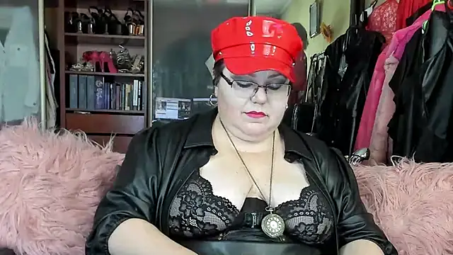 KaryQueen online show from 02.15.25