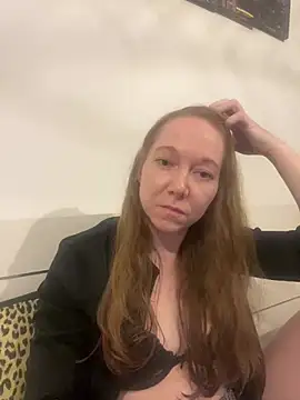 Snapshot of EmmaaFit chatting on 07.14.26 EmmaaFit online show from 07.14.26
