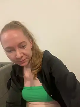 Snapshot of EmmaaFit chatting on 07.16.26 EmmaaFit online show from 07.16.26