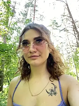 Snapshot of AlexandriaUrquhart chatting on 07.14.26 AlexandriaUrquhart online show from 07.14.26