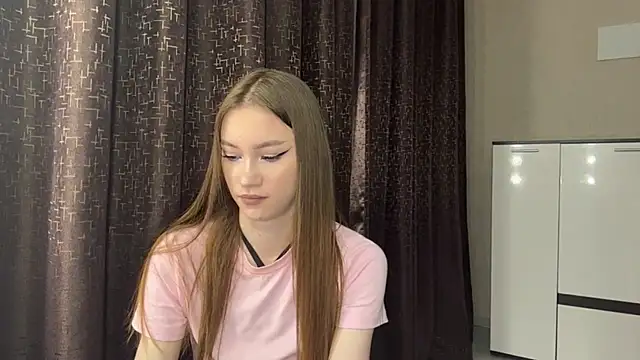Snapshot of OlimpiaFontenot chatting on 07.13.26 OlimpiaFontenot online show from 07.13.26