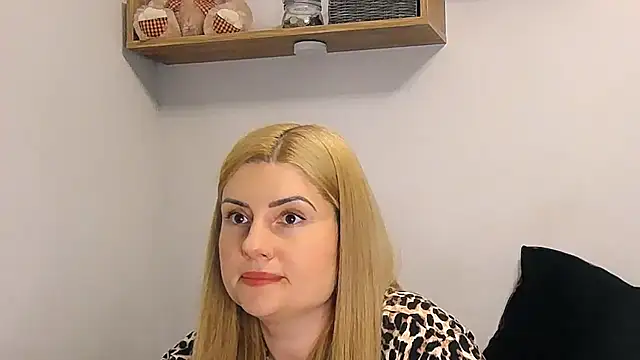 Snapshot of alisenties chatting on 05.27.26 alisenties online show from 05.27.26