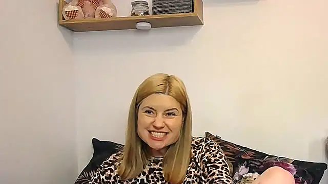 Snapshot of alisenties chatting on 05.29.26 alisenties online show from 05.29.26